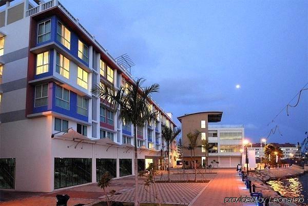 The Elopura Hotel Sandakan Bagian luar foto